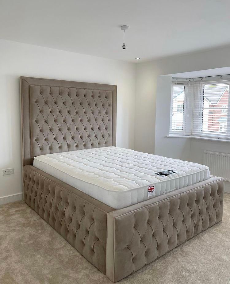 18'' Side Base Tufted Hilton Style Tall Headboard Upholstered Bed - Image 9