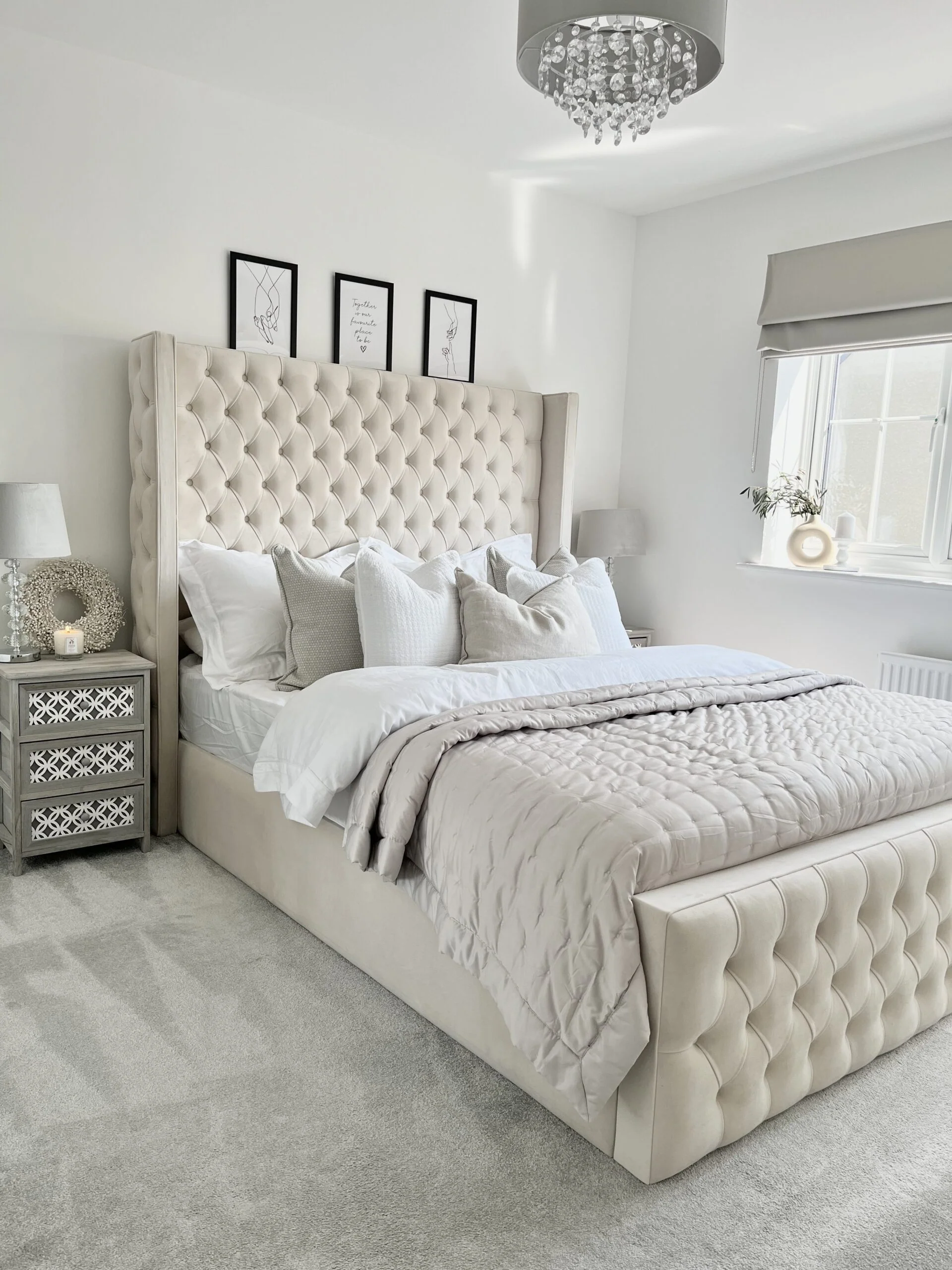 Chesterfield Tufted Velvet Fabric Upholstered Winged Bed