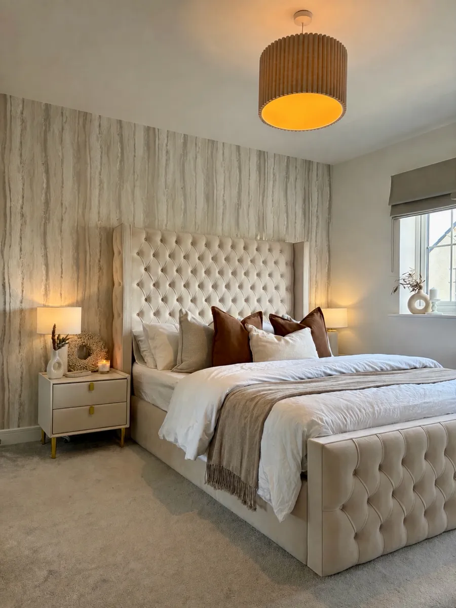 Chesterfield Tufted Velvet Fabric Upholstered Winged Bed - Image 4