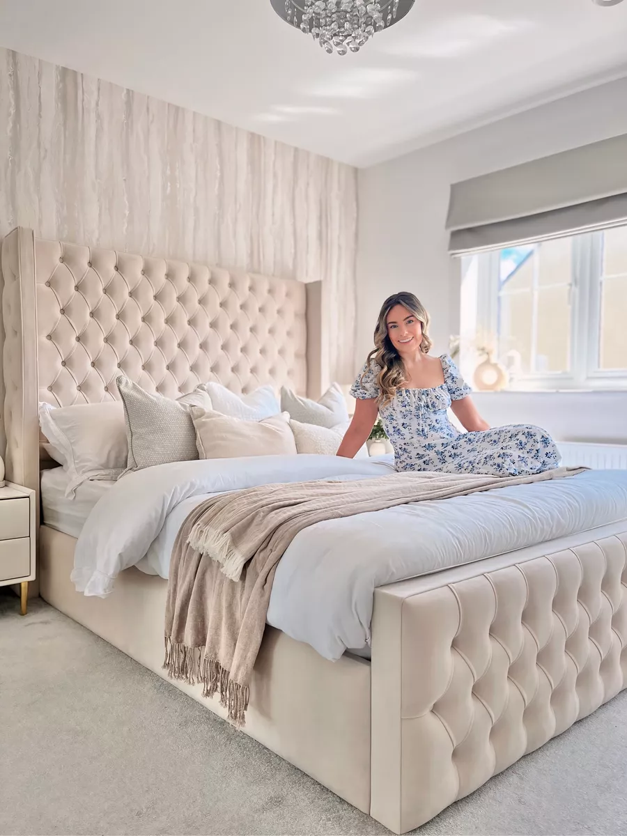 Chesterfield Tufted Velvet Fabric Upholstered Winged Bed