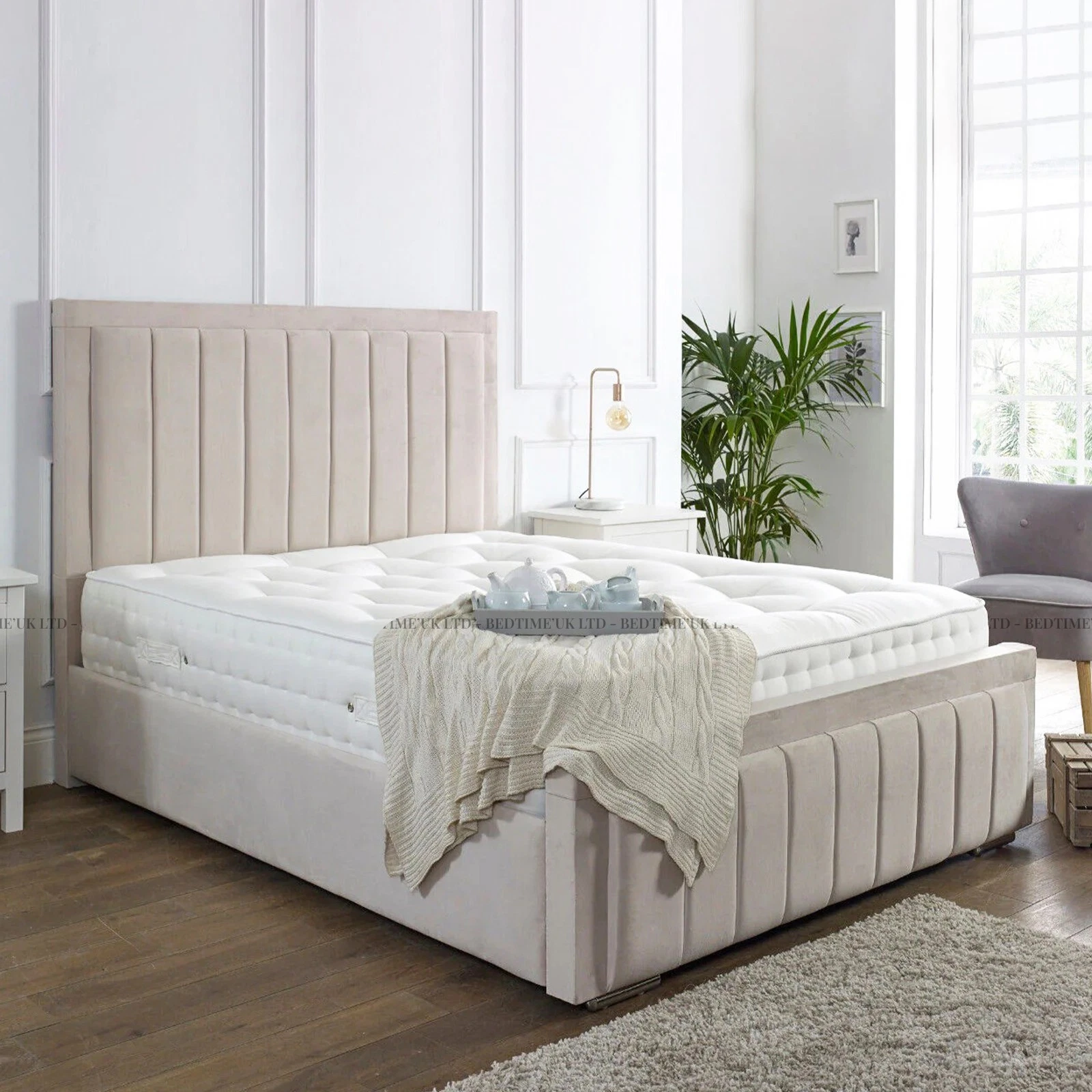 VERTICAL LINE PENAL HEADBOARD UPHOLSTERED HAND-MADE BED