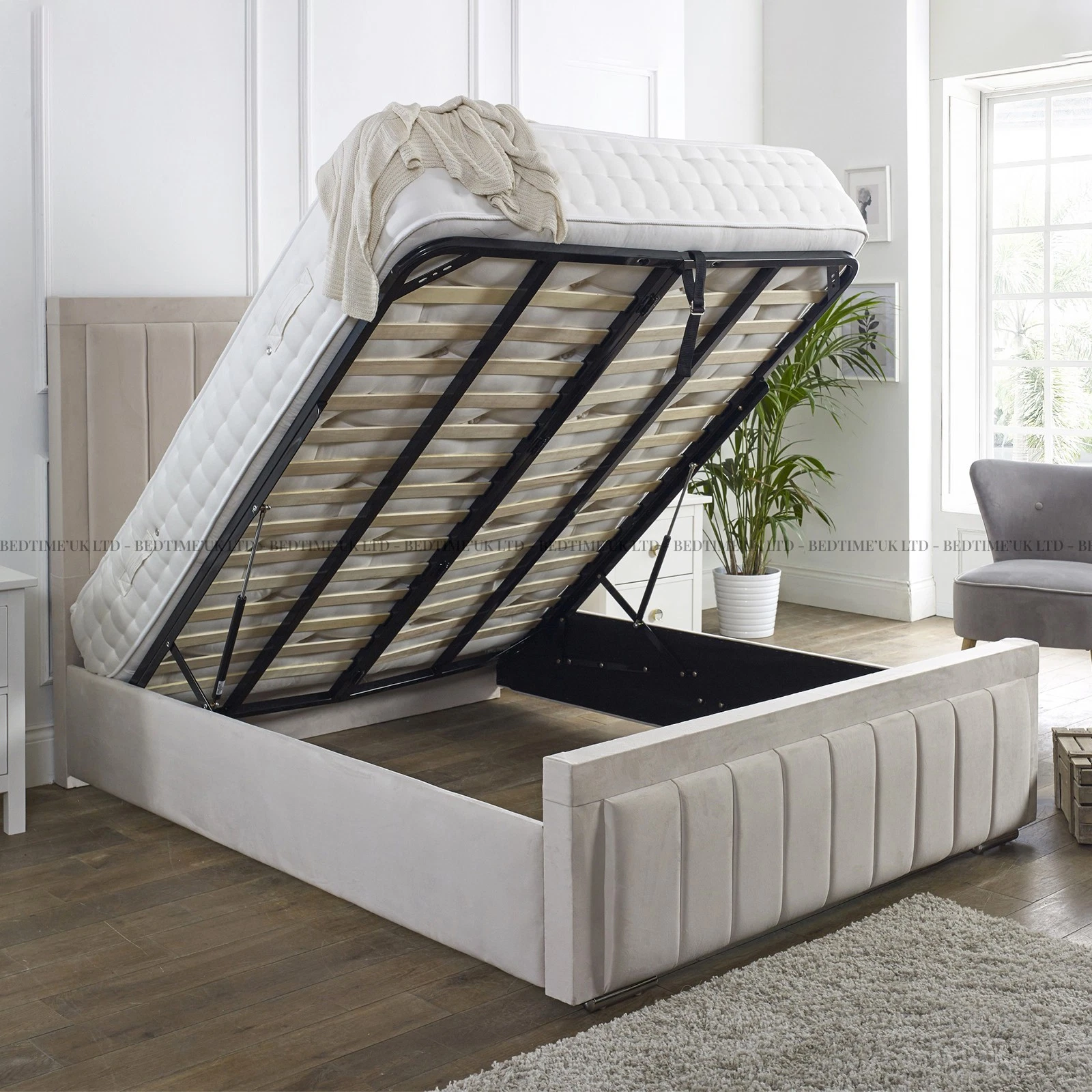 VERTICAL LINE PENAL HEADBOARD UPHOLSTERED HAND-MADE BED - Image 5